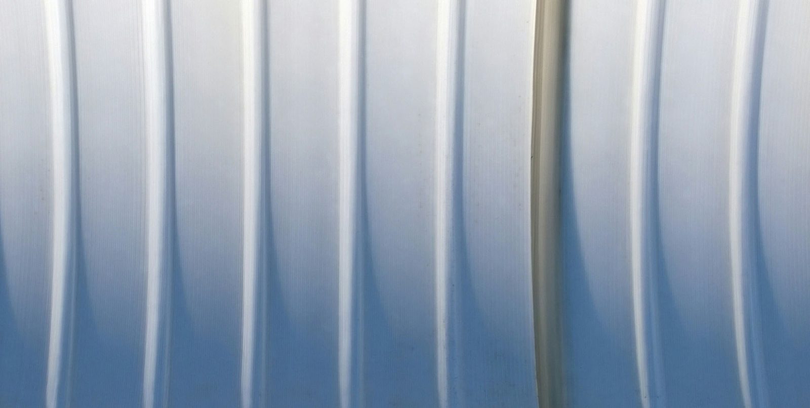 Apple shared 'bendgate' lessons as it helped small US manufacturers innovate | Abstract image of bent lines