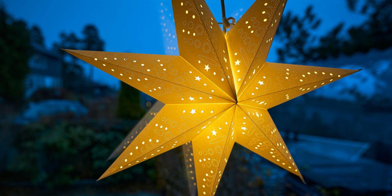 Six reasons you shouldn’t trust five-star reviews for apps or hardware | Gold star decoration in a window