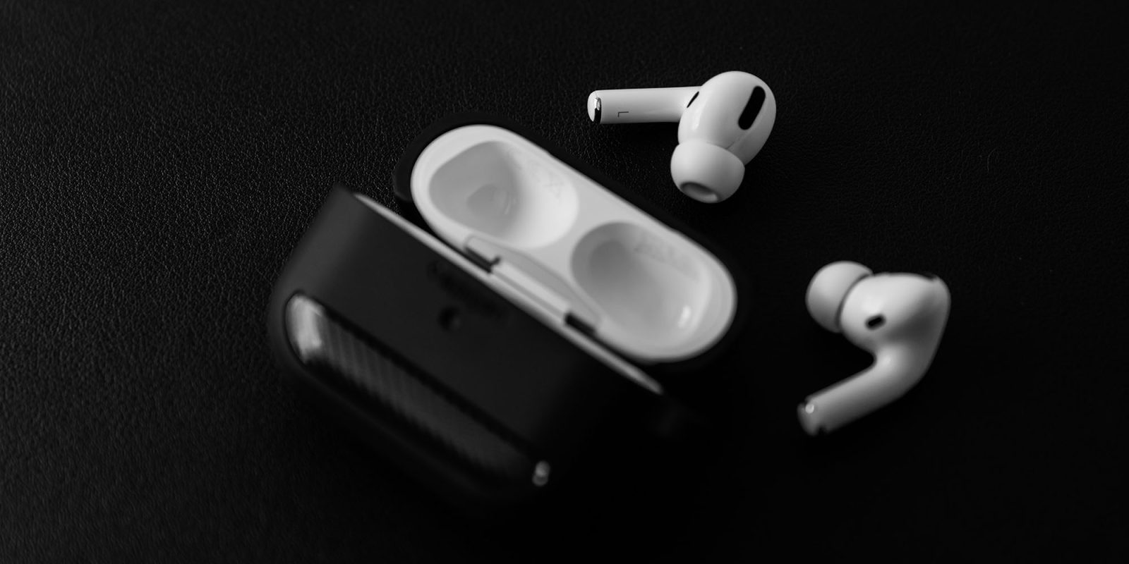 AirPods cameras could mean support for Vision Pro-style hand gestures | Existing model shown