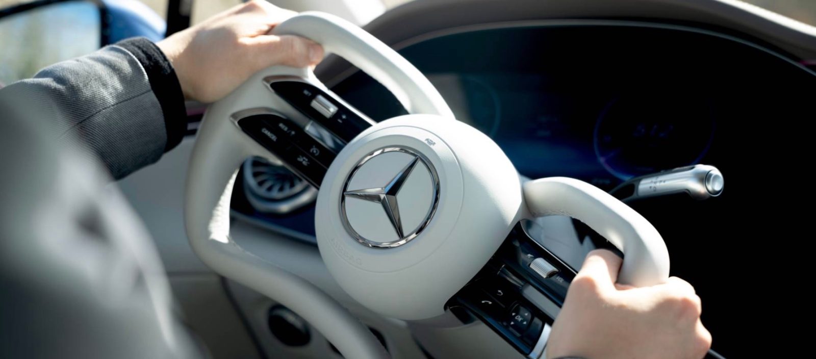 Mercedes-Benz's new yoke steering wheel for the steer-by-wire EQS ImageMercedes-Benz