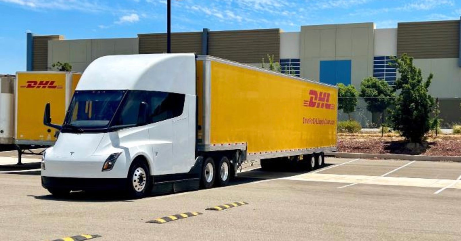 Tesla Semi DHL hero