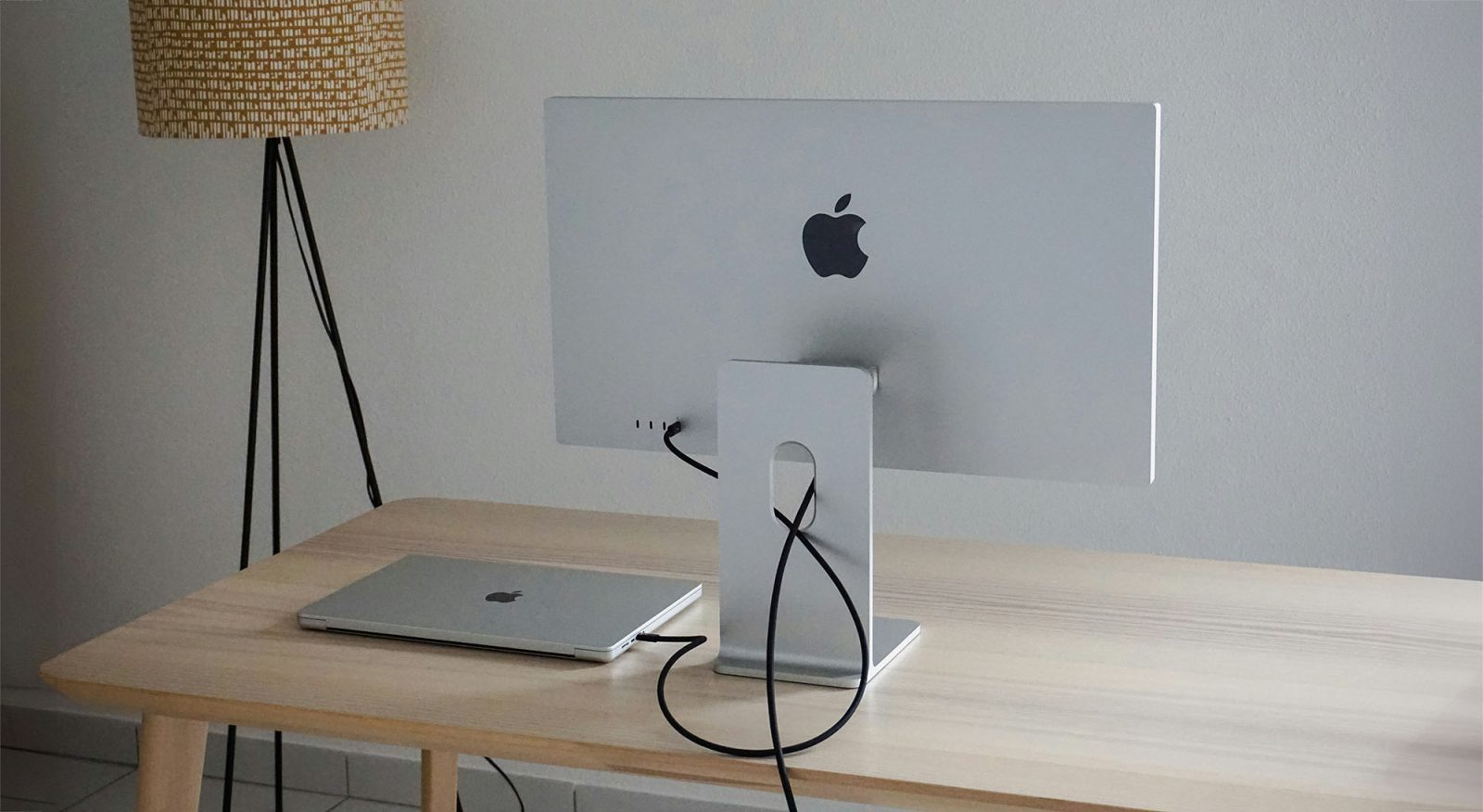 USB4 versus Thunderbolt 4 | Cable connecting a MacBook Pro to an Apple monitor