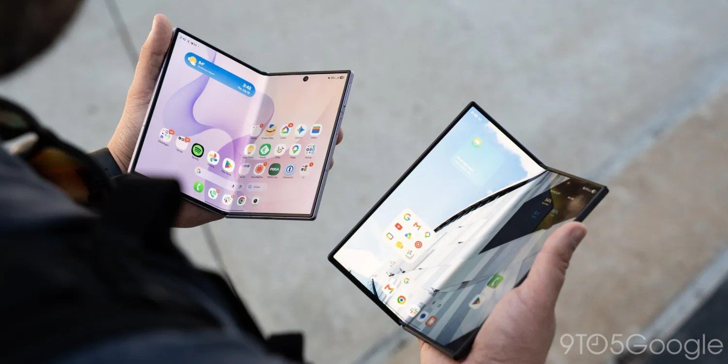 Samsung fighting iPhone Duo by launching six foldable phones next year | Photo shows two of Samsung's existing foldable phones